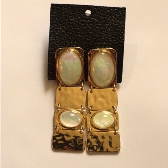 🆕 Free People Gold earrings opal color like stone - Picture 1 of 3